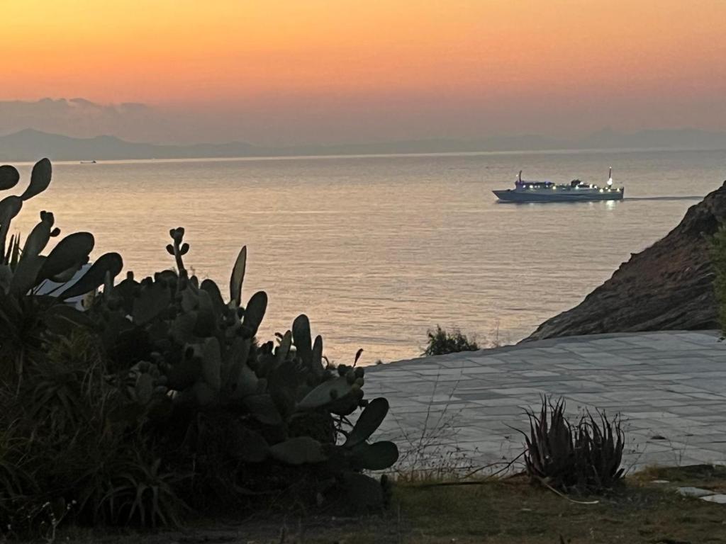 House by the sea in Kea Cyclades, Melissaki