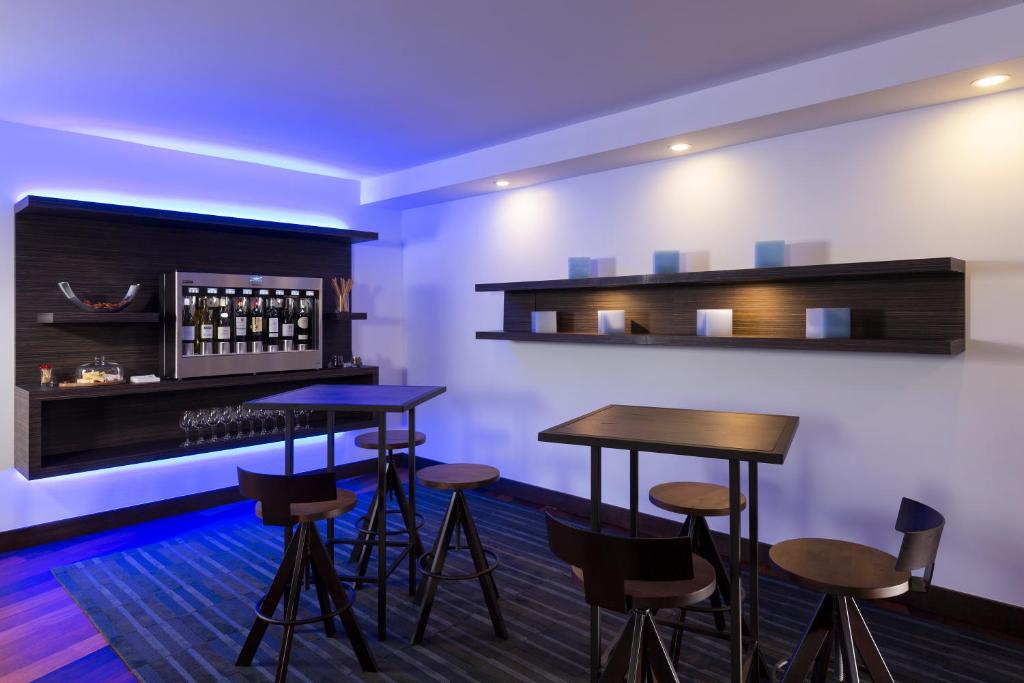 Bar/lounge