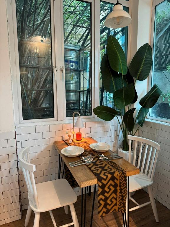 Refined Boutique Studio, Hoan Kiem