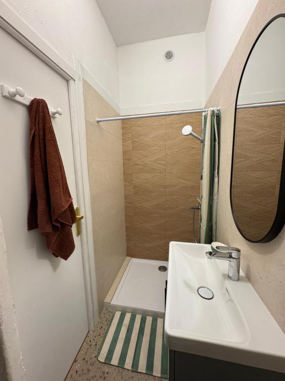 T2 rénové au cœur de Sète - 4