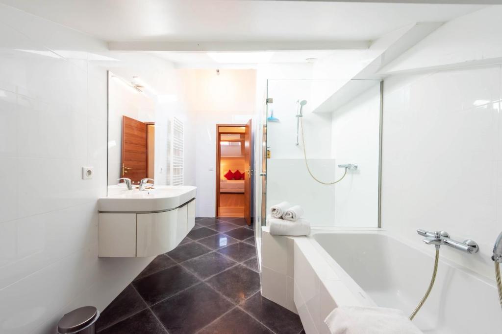 Elegant 1-Br apartment 3 minutes from la Croisette - 3
