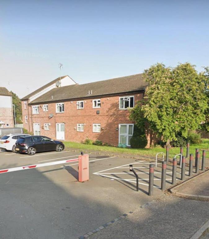 2 Bed Apartment Sleeps4 with FreeP & Internet, Northampton