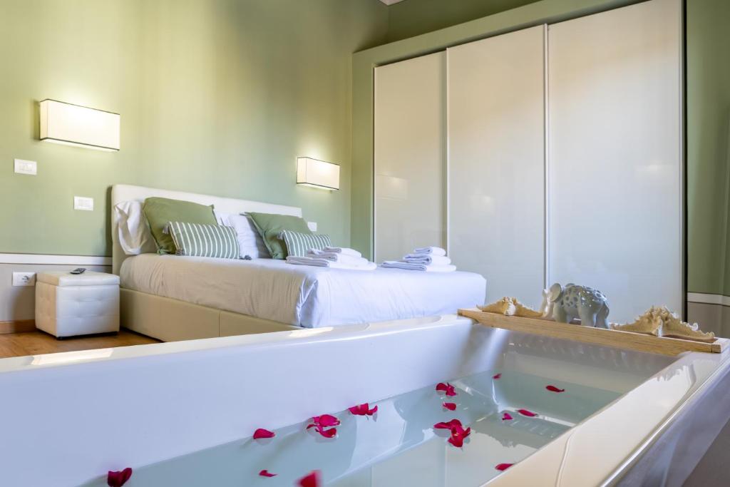 Romantic Florence City Center Suite - 4