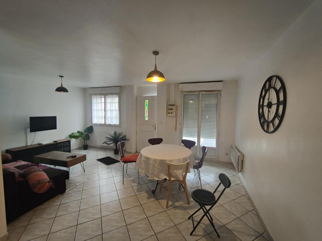 T3 spacieux proche gare Montargis Wifi linges fournis, Châlette-sur-Loing