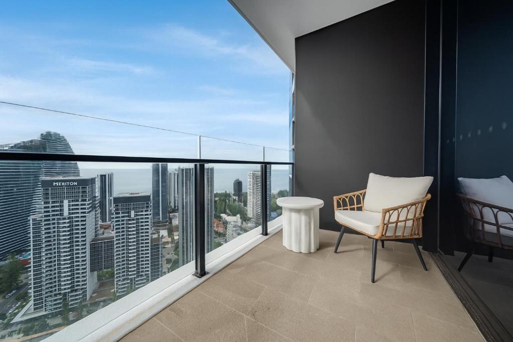 Starview Suite - Private Oceanview 2 Bedroom Apartment on the Star Residence Broadbeach, Free Carpark Included with your stay!, Gold Coast
