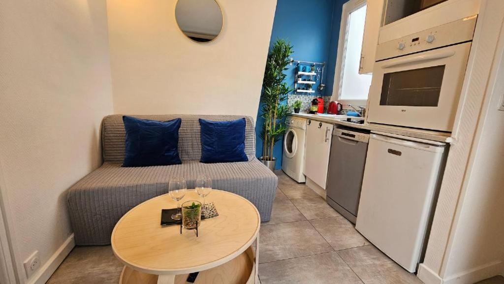 Appartement RENOVE EN PLEIN COEUR DE PARIS SUR L'ILE SAINT LOUIS ! - 2
