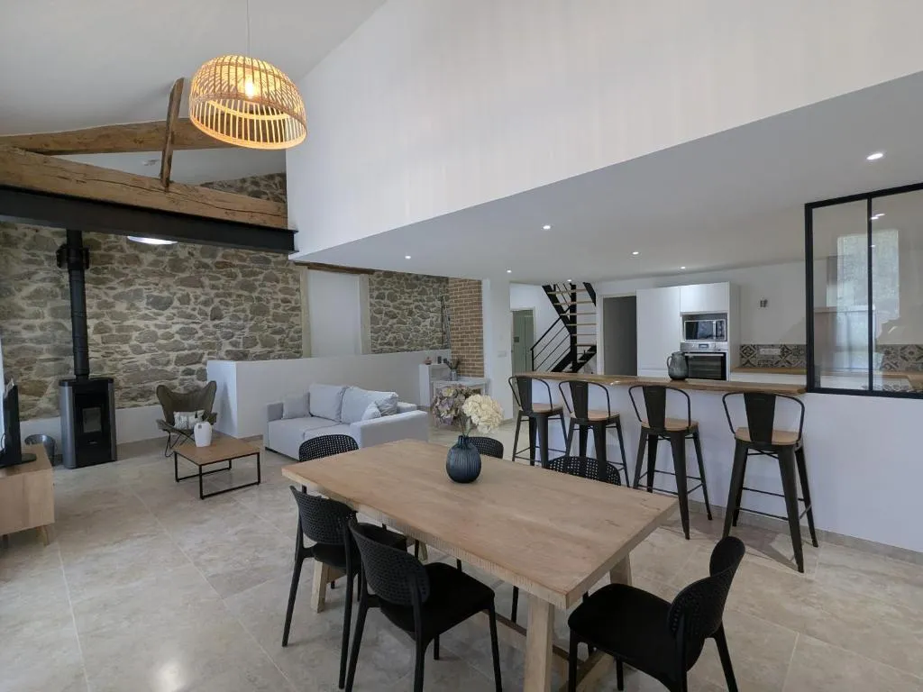 La Remise loft de caractère et grand garage, hotel in Collobrières
