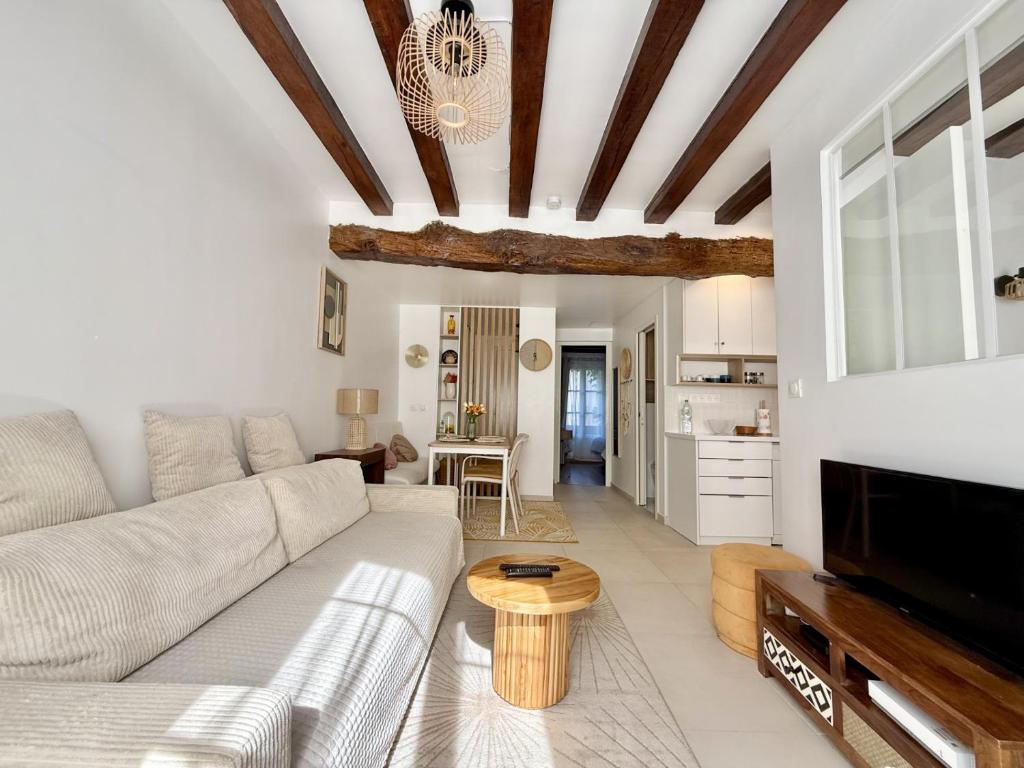 Paris center near Notre Dame 2 bedrooms with Balcony - 4