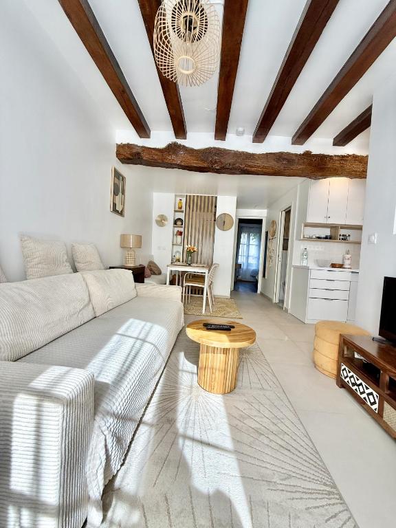 Paris center near Notre Dame 2 bedrooms with Balcony - 3