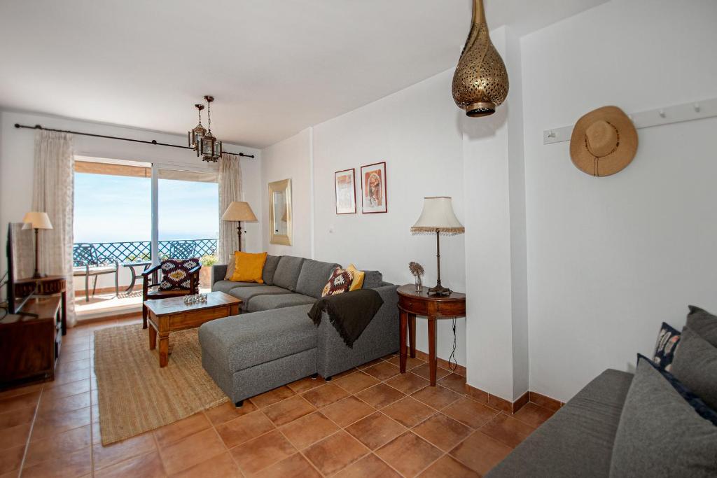 Terrace with Stunning Views, Pool and Parking - 4