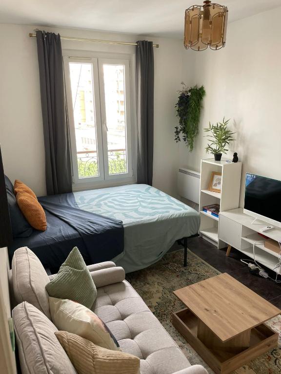 Charmant studio deux min métro, Aubervilliers