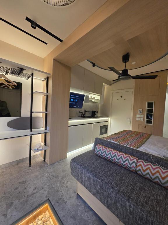 Promenade central studio, Kotor