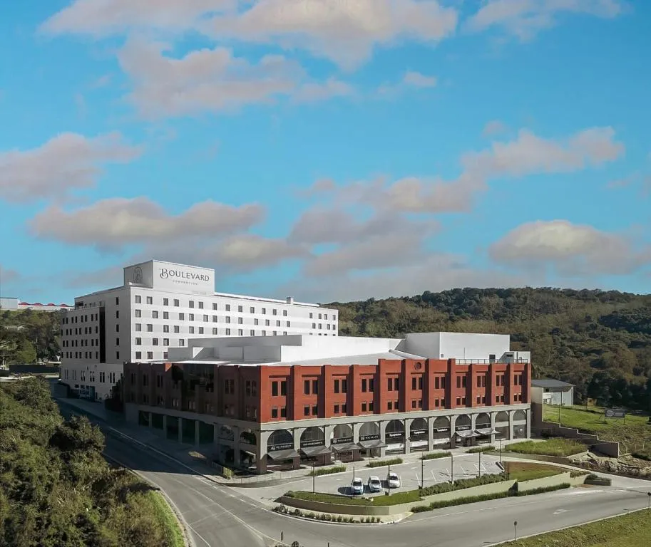 Plaza Hotel & Boulevard Convention - Vale dos Vinhedos，位于本图贡萨尔维斯的酒店