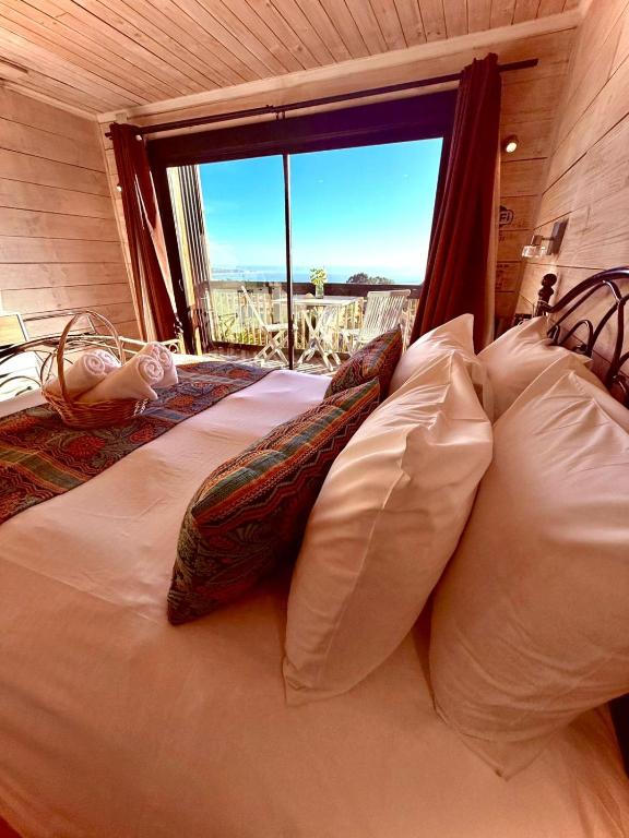 Escapada Romántica para Dos Suite Vista al Mar, Desayuno, Sesion en Tinaja Panorámica - 3