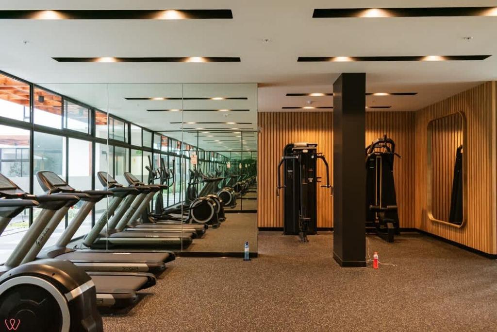 Modern 1BR City View & Gym in San Isidro - 4