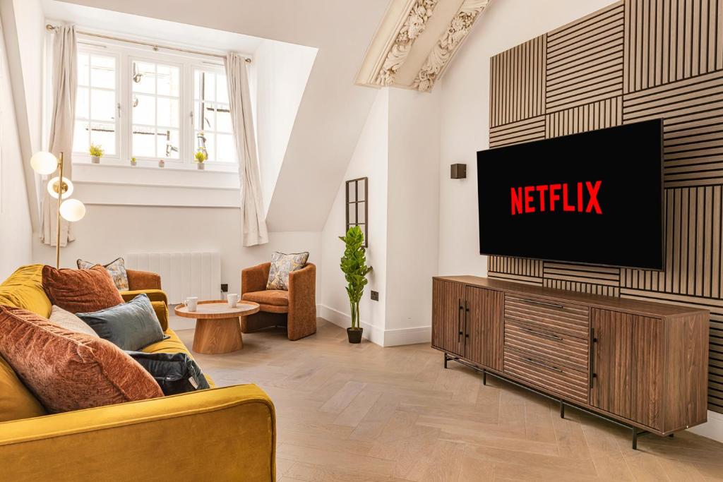 Stylish 2-Bed, 2-Bath Apartment in Prime City Centre, Nottingham