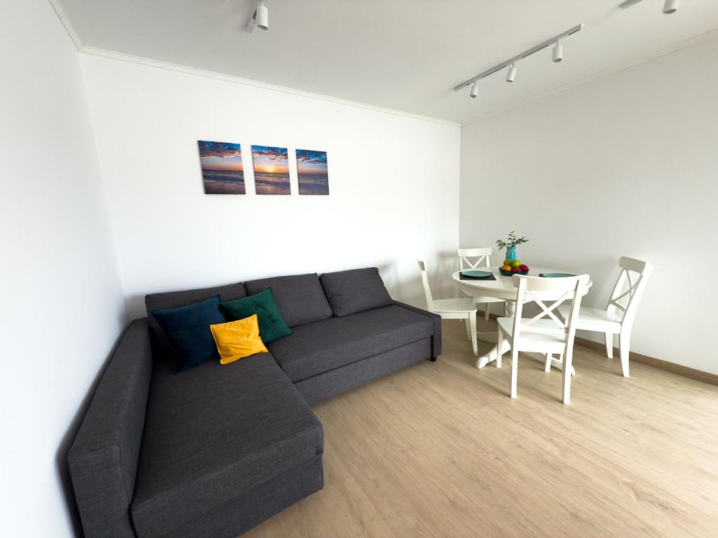 103 - Beachside Renovated 1BR apt w private garden - 4