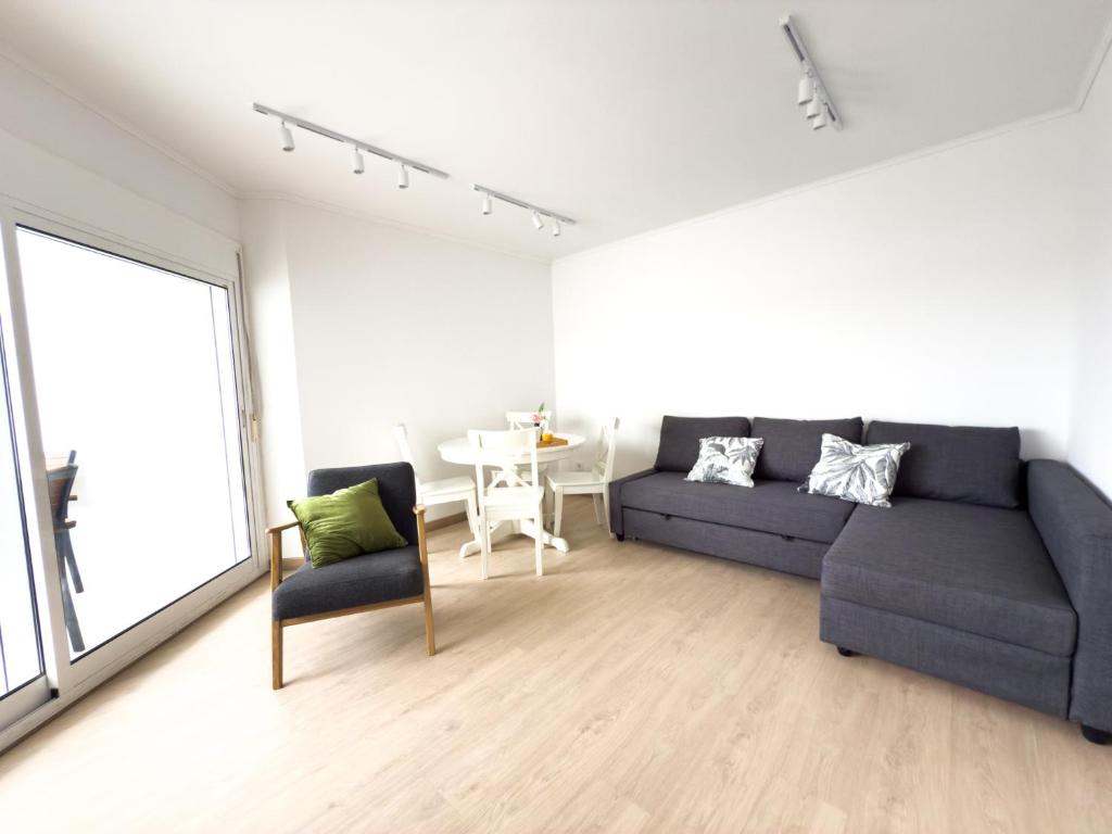106 - Beachside Renovated 1BR apt 5 min from Beach - 2