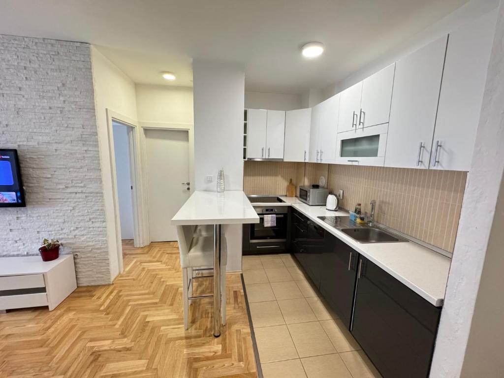 Apartment 4th. Floor - 5