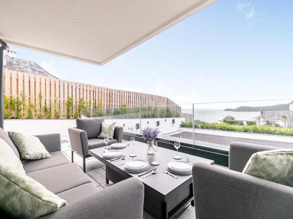 Two Chi An Mor, Charlestown