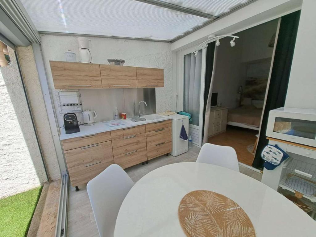 Studio avec terrasse, parking, près de la plage - 4 pers. - FR-1-326-867 - 4