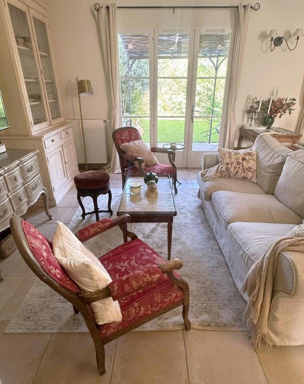 House Isabelle in Golf Saint Endreol, Provence, great view, La Motte