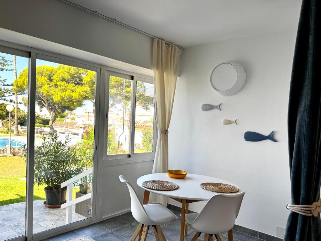 Sunny Sea Garden Apartment - 3