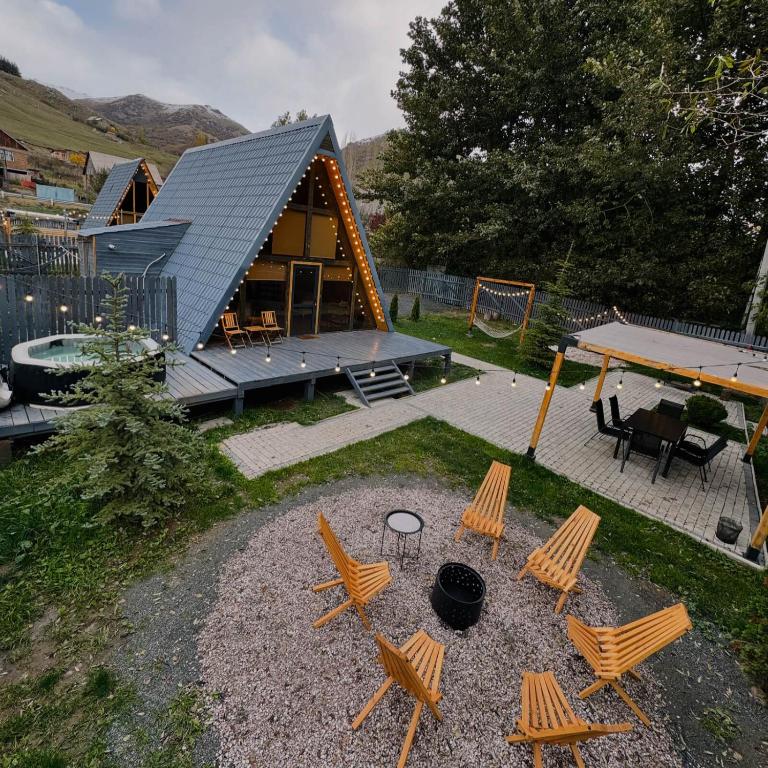 Scandinavia A-Frame, Akhundov