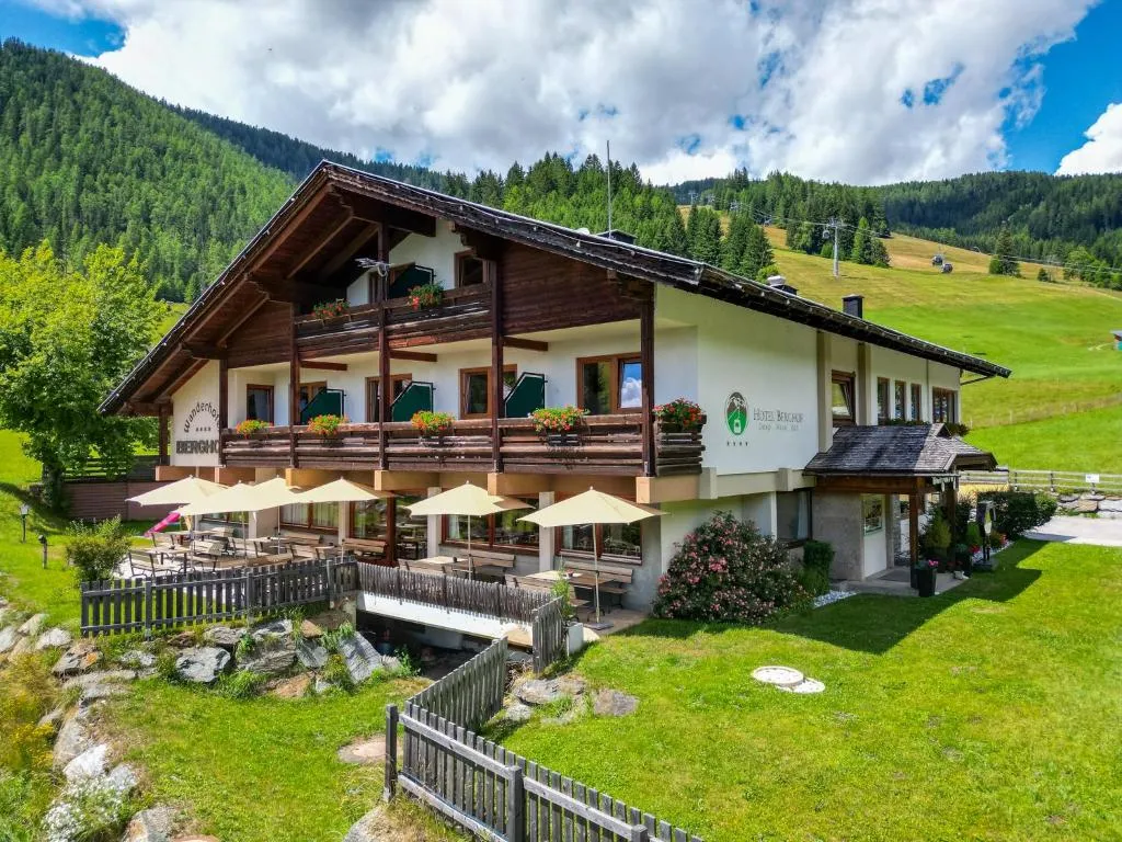 Schi- und Wanderhotel Berghof, hotel in Bad Kleinkirchheim