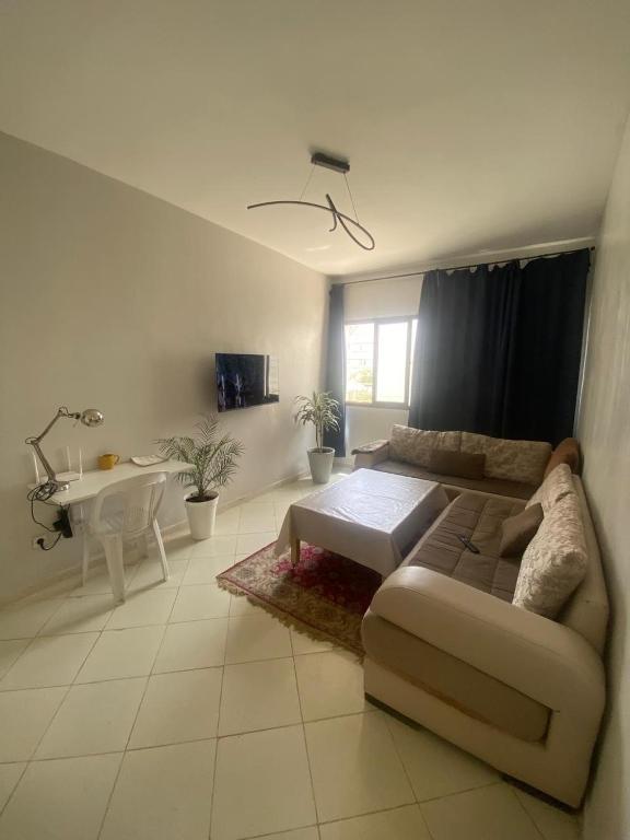 Modern 2BR Apt RDC Fast Wi-Fi, Cite Adrar