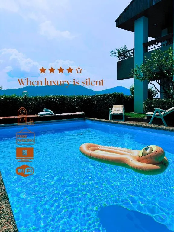 Luxury apartment with pool, hotel in Collina d'Oro
