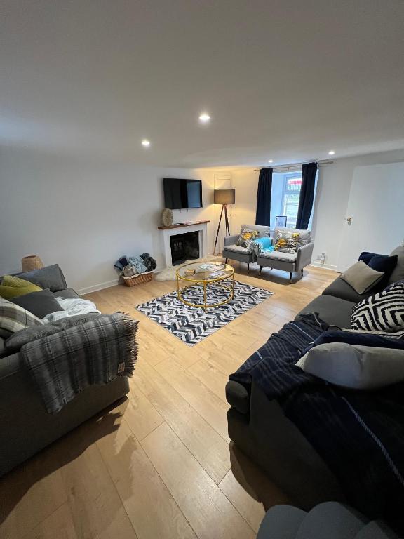 Spacious 2 bed traditional cottage, Crieff