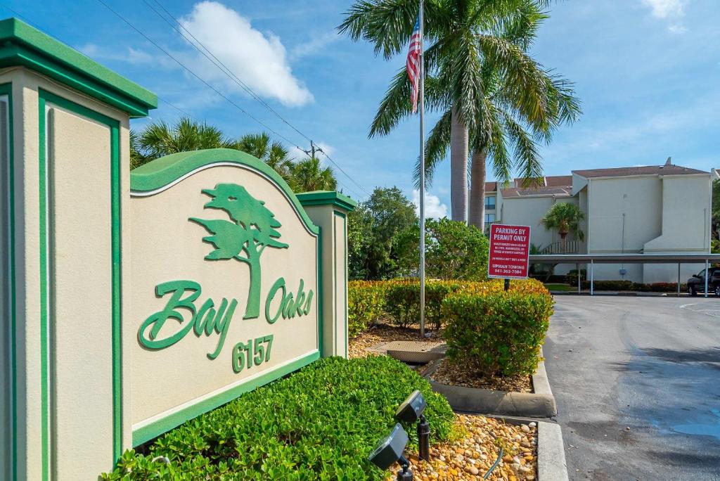 Bay Oaks E-12, Siesta Key