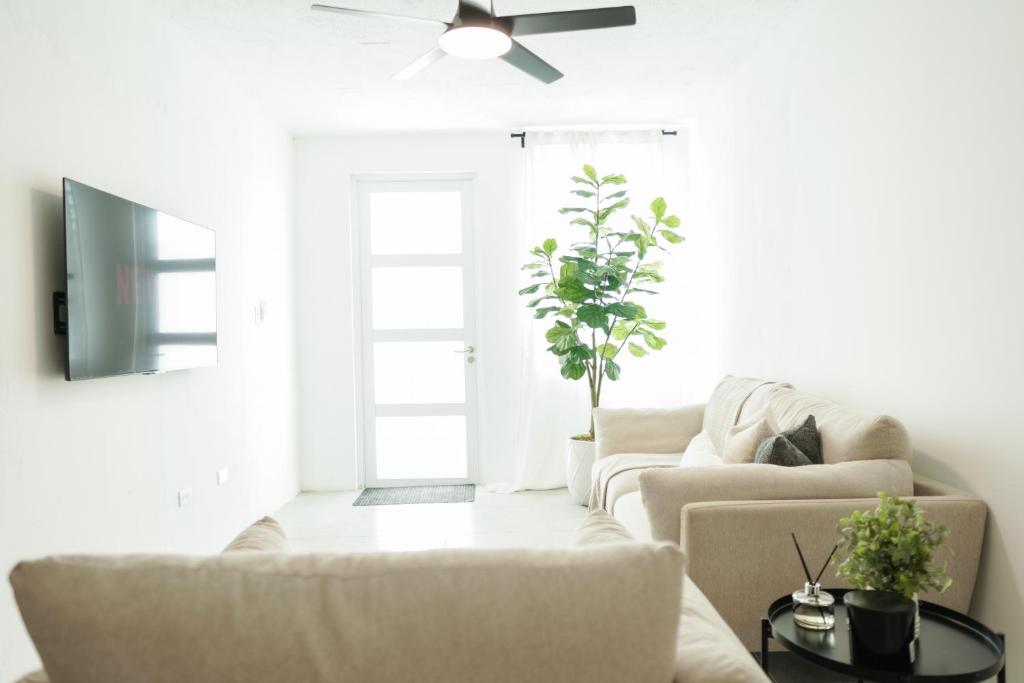 Modern 2BR Apt in San Juan City, Concert Stays, San Juan