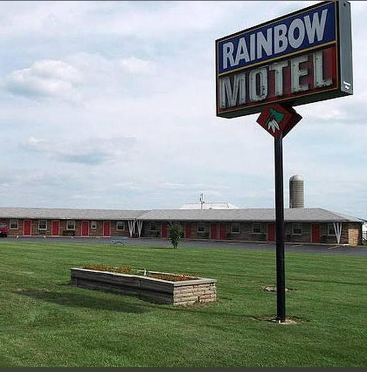 Rainbow Motel, Holiday City
