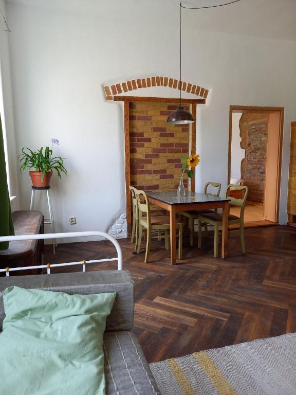 Wiesepeter, Brüssow