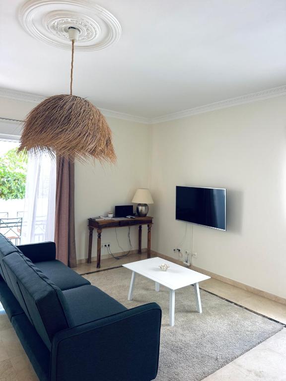 Seafront Puerto Banus 2 bedrooms apartment in Private Urbanization, Мадрид