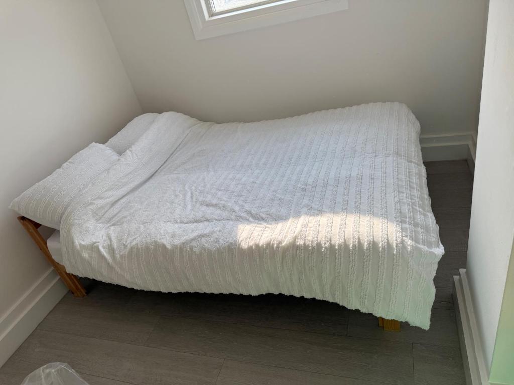 Cozy Studio Retreat in Croydon, Croydon