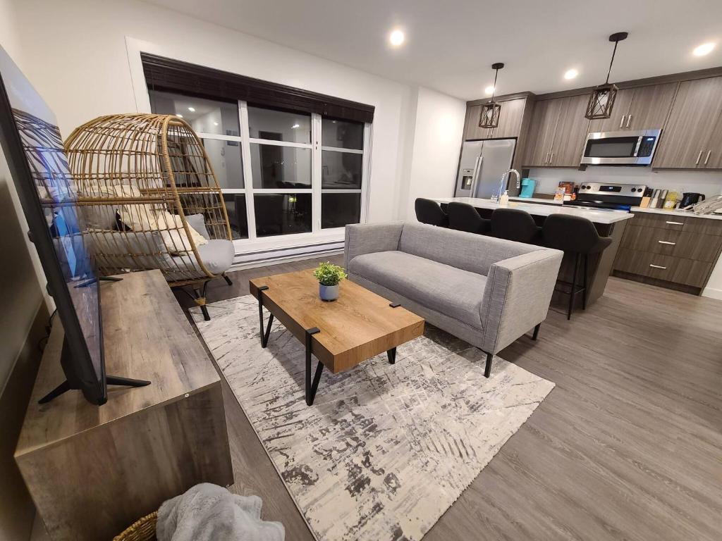 Entire Upper Level Suite - East Regina, Regina