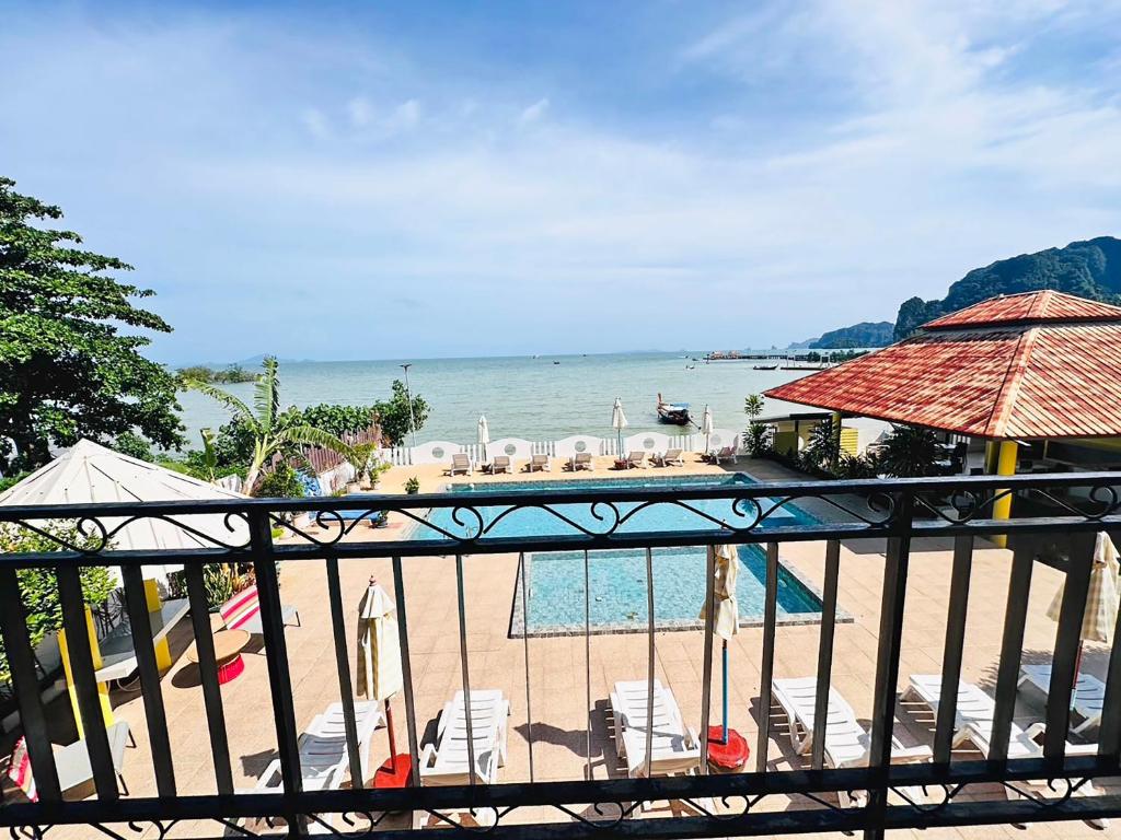 Balcony/terrace, Anyavee Chom By The Sea in Krabi