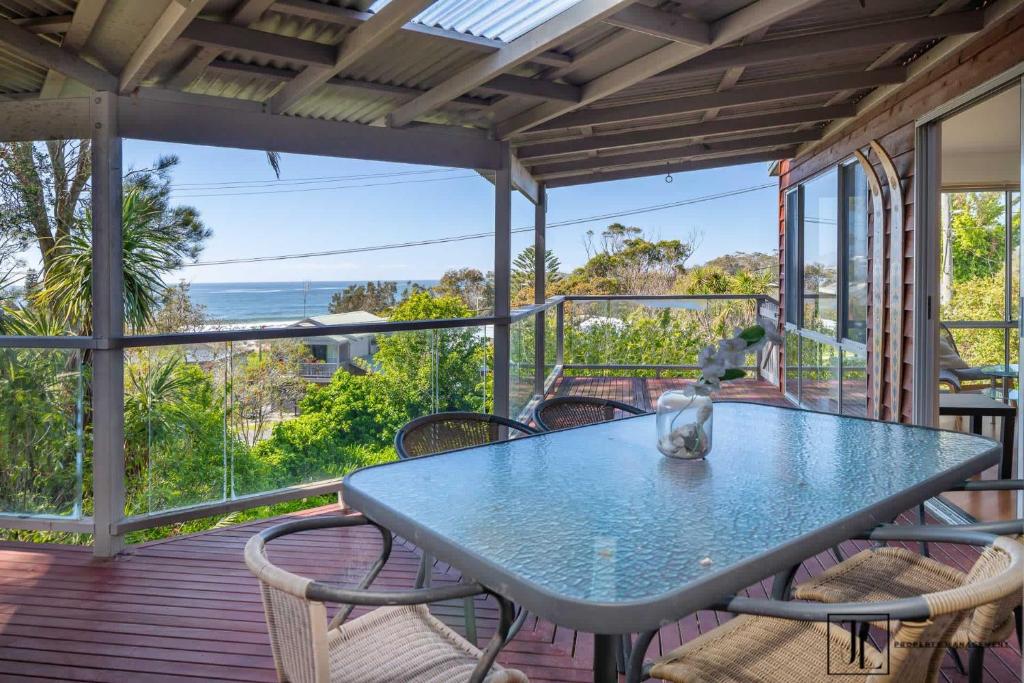 Whispering Palms - Ocean Views, Malua Bay