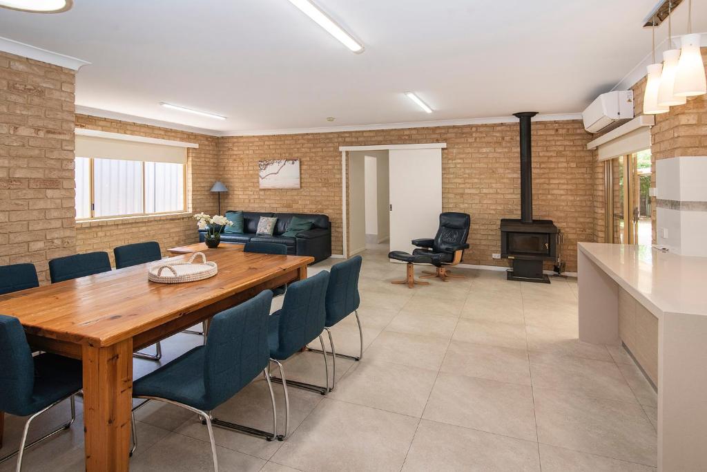 Just Beachy- Large secure backyard, Vasse