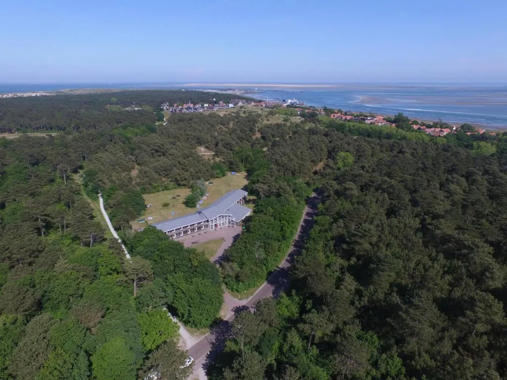 Donia Huys, Hotel in Oost-Vlieland