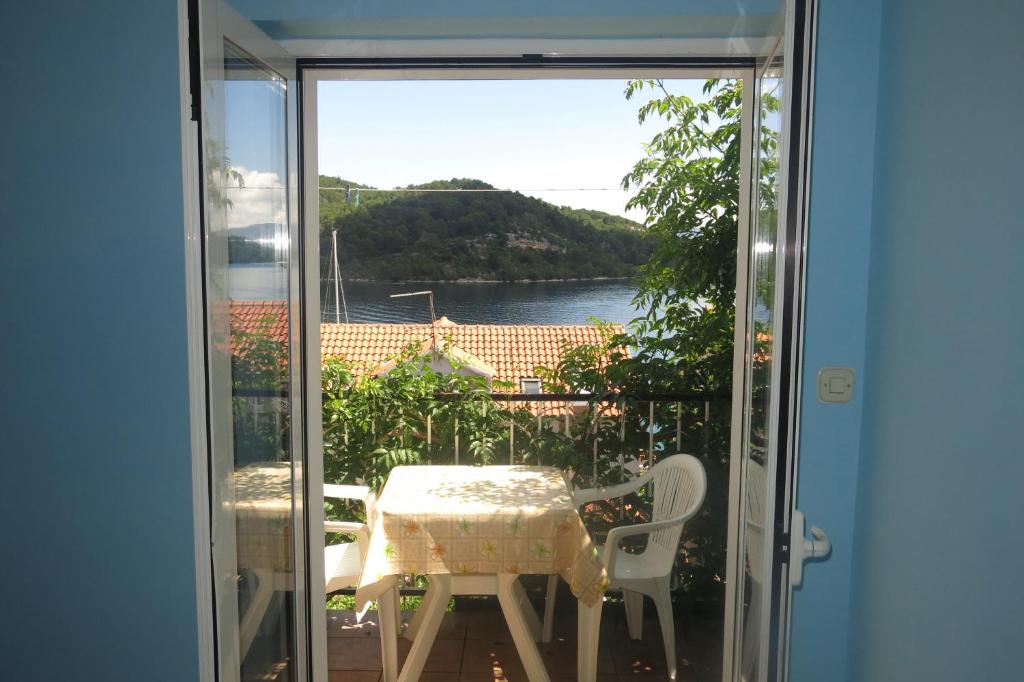 Apartments Dabelic — Hotel in Mljet