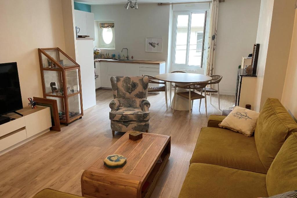 Renovated apartment - near beach - 2