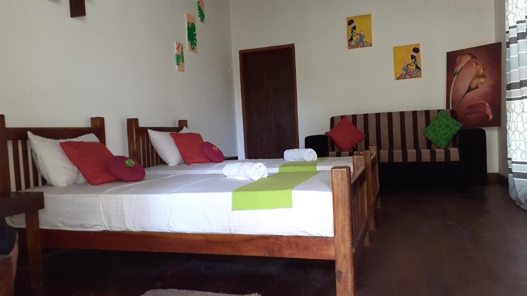 Peek & Pick Garden resort, Habarana