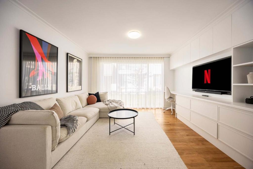 Delightful Dorrington - In The Heart of Armadale, Melbourne