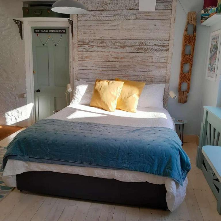 Studio - Sleeps2 - Parking - Private Courtyard, Calstock