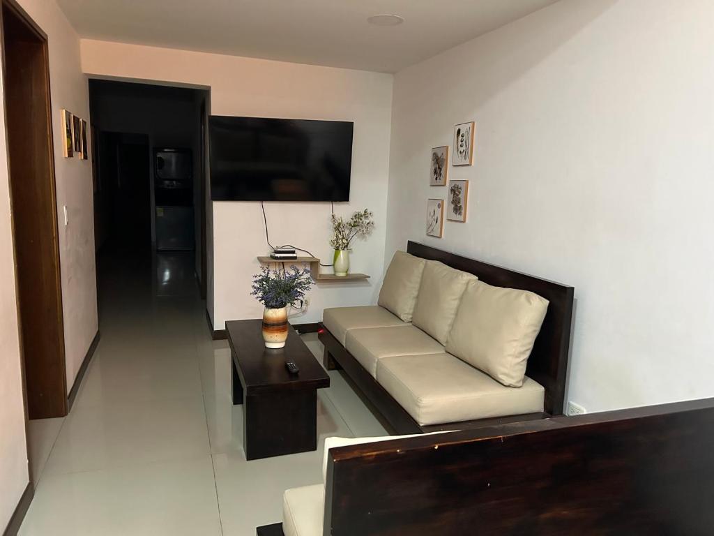 9 Bedrooms house - 2