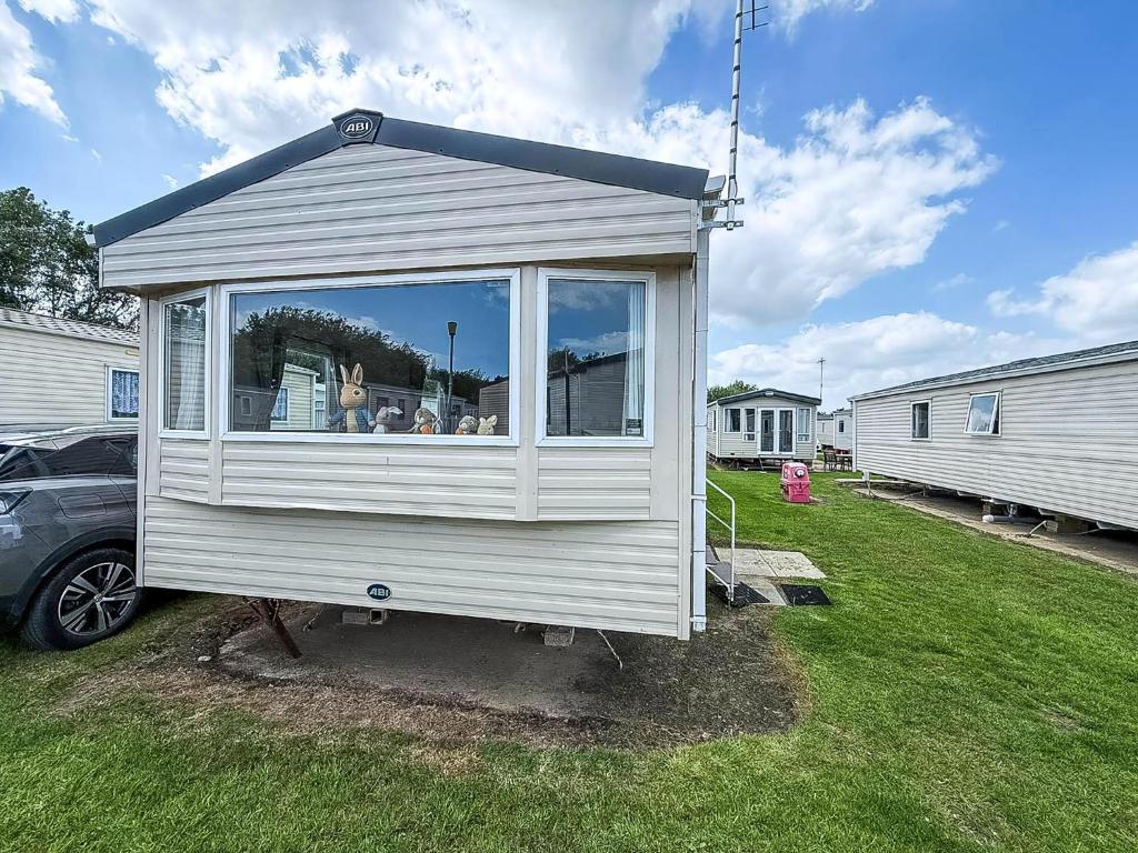 Superb 8 Berth Caravan At Broadland Sands Park, Suffolk Ref 20155Bs, Hopton on Sea